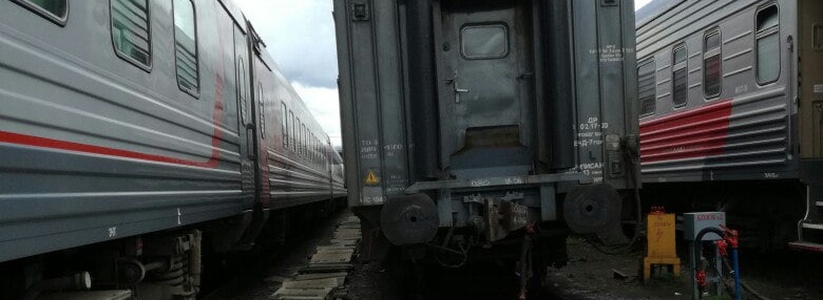Он перевозил опасные химические вещества: в Самарской области поезд сошел с рельсов