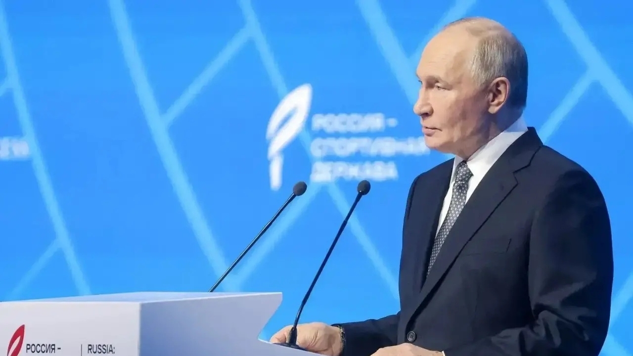 Президент провел в Самаре Совет по развитию детско-юношеского спорта Глава государства побывал в Самаре с однодневны...