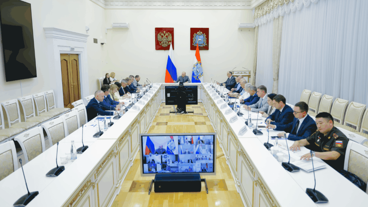 Губернатор Федорищев дал поручения облправительству по развитию водохозяйственного комплекса региона Оперативное совещание в правительстве области п...