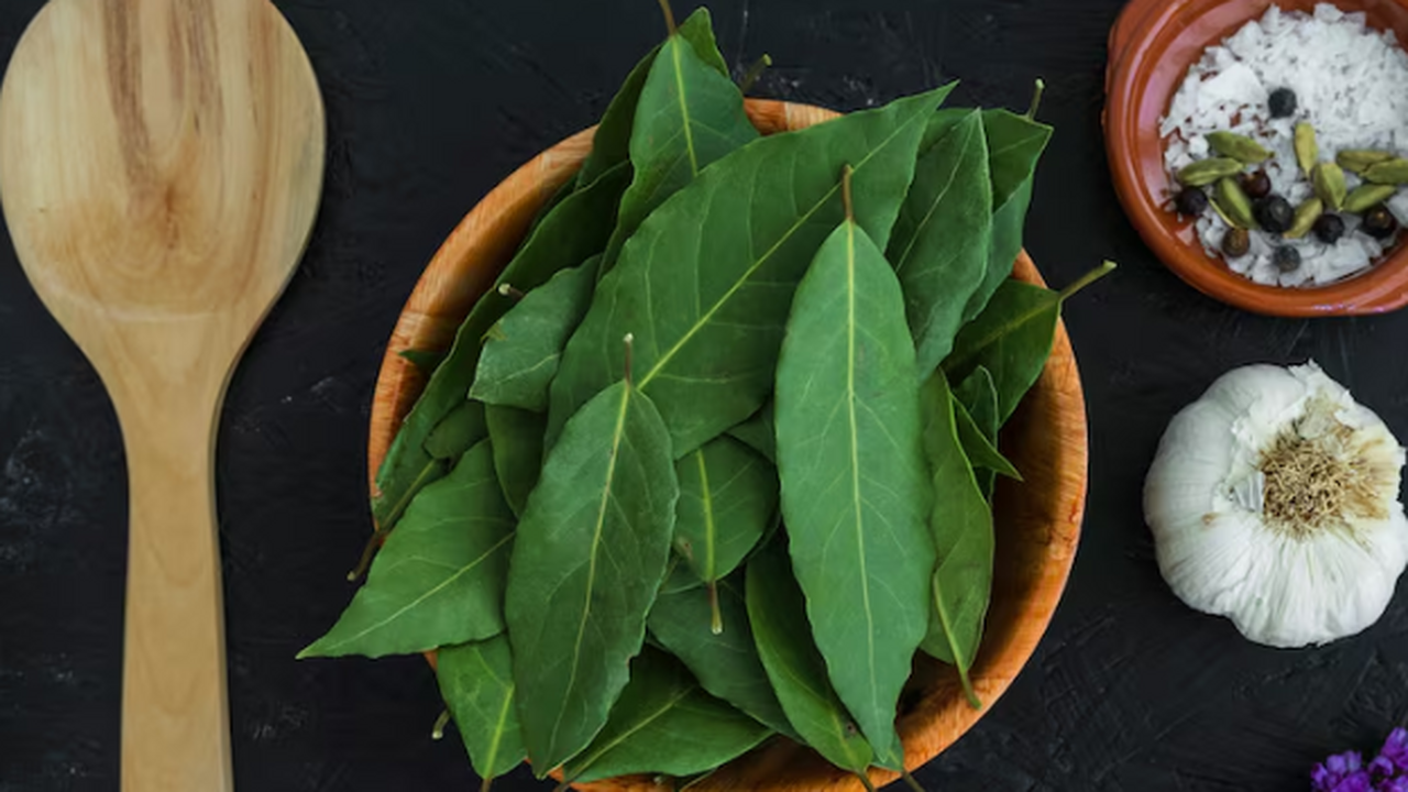 Лавровый лист ношу в кошельке без перебоев - и вам советую: вот как это работает - странно, но факт Почему обычный лавровый лист вдруг оказался в к...