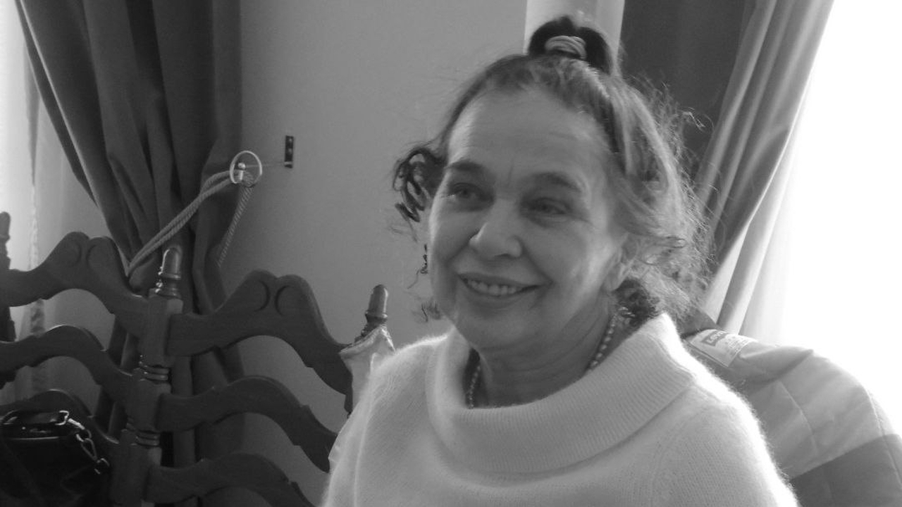 Она была обладателем премии "Золотое перо"