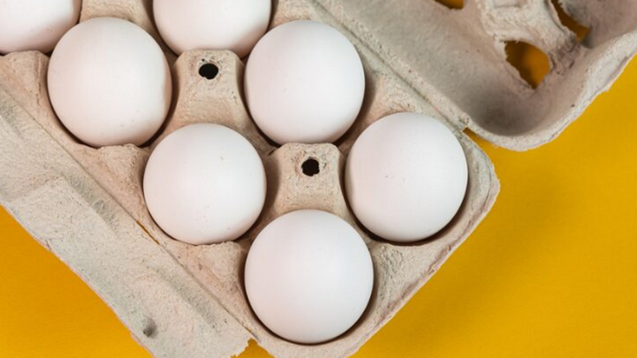 Полка с яйцами кажется простой: взял подороже и...