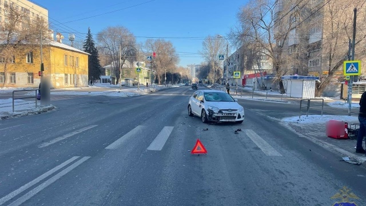 Ford Focus сбил электровелосипед на пешеходном ...