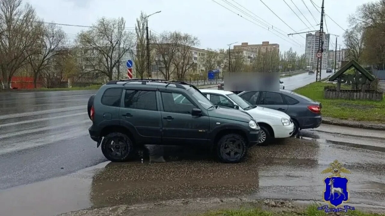На улице Громовой столкнулись три автомобиля