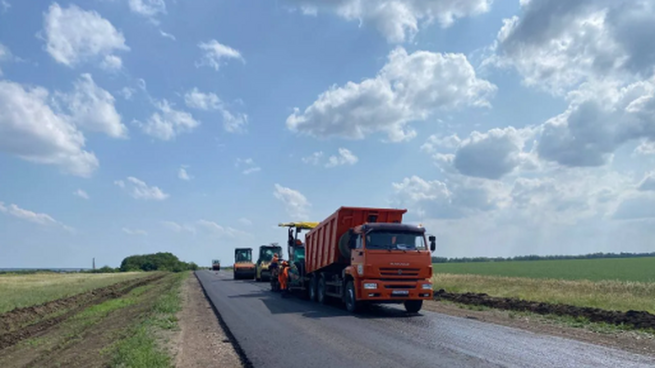 Глава Самарской области назвал регион лидером по развитию дорожной отрасли Вячеслав Федорищев поздравил дорожников с профе...
