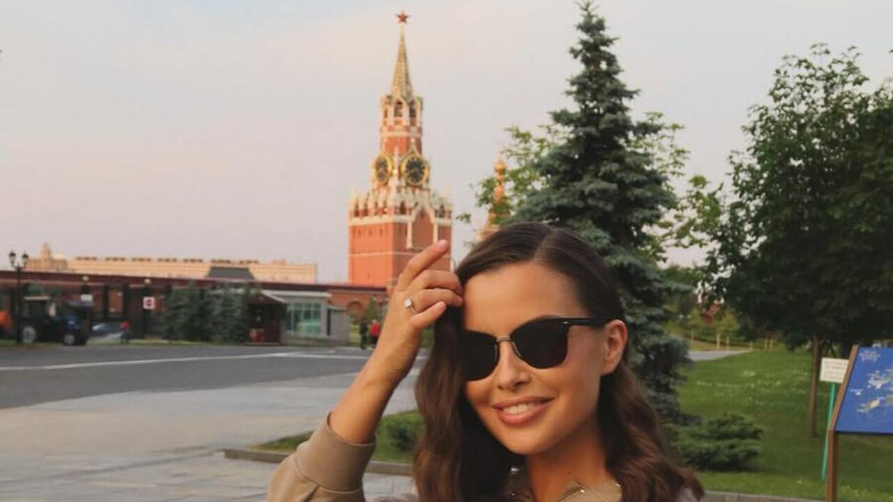 Она в шутку предложила собеседнику продолжить л...