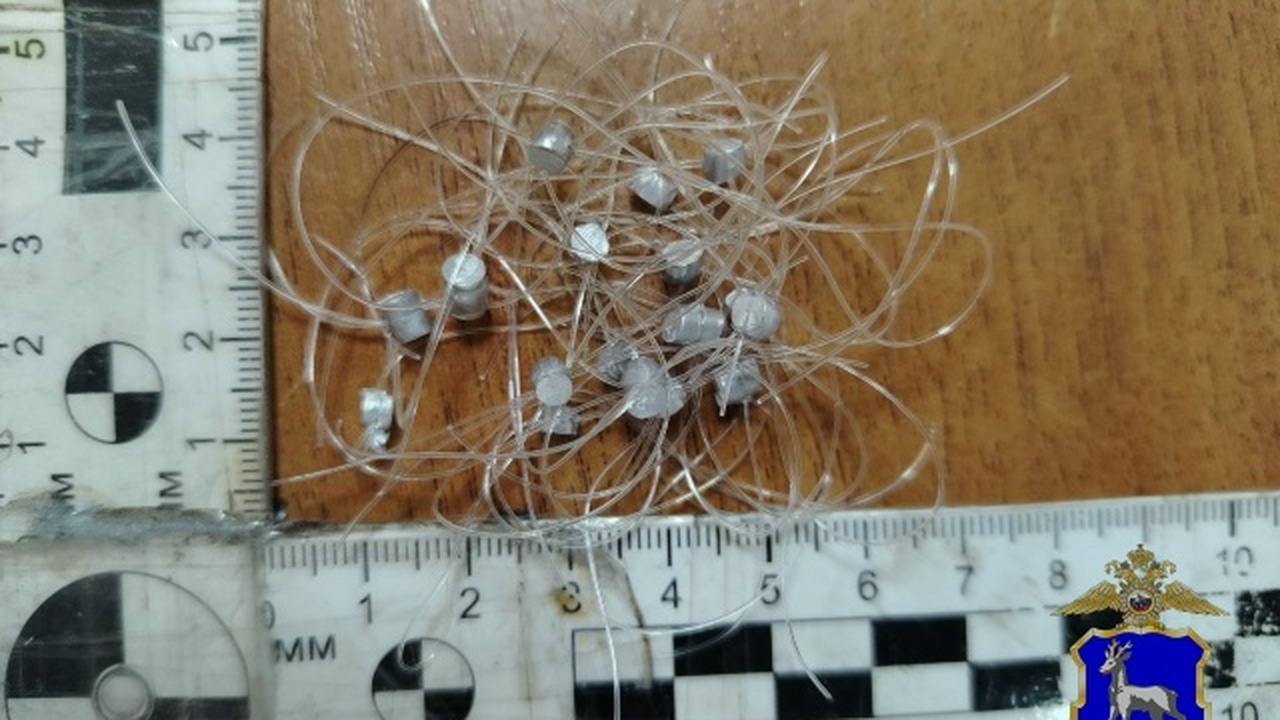 Под угрозой применения газового баллончика мужч...