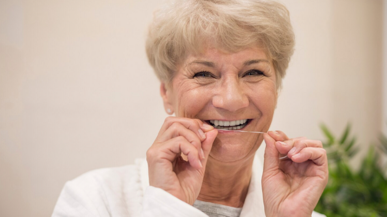 Врач Амир Хан в интервью Mirror заявил, что зуб...