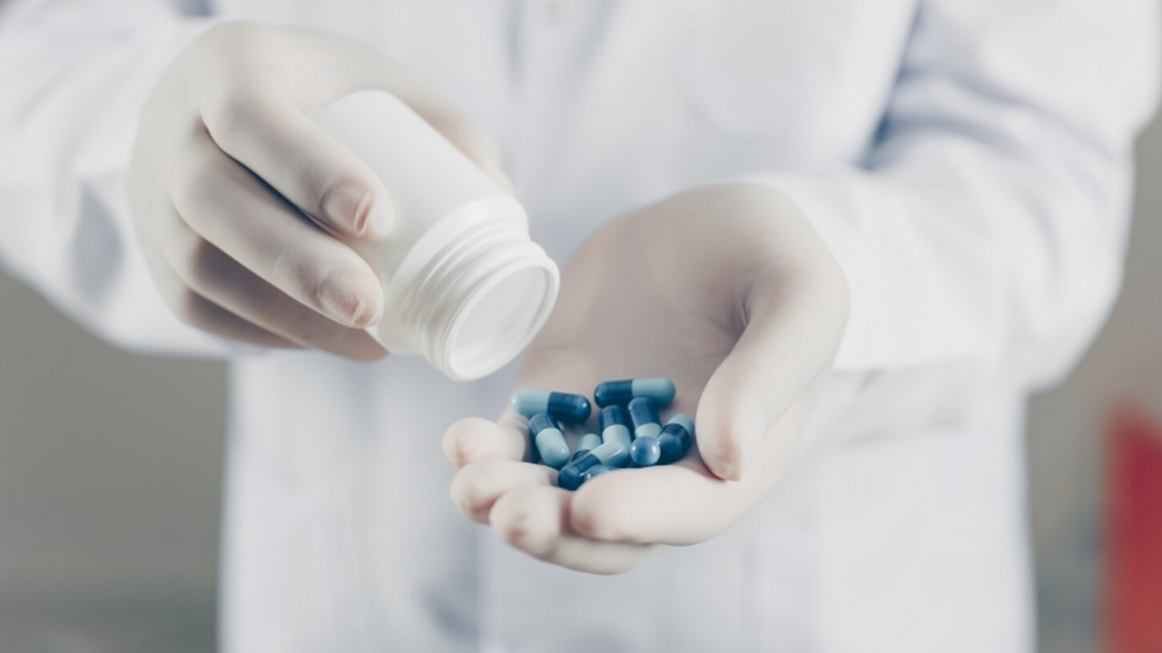 МГУ и «АстраЗенека» открывают программу для сту...