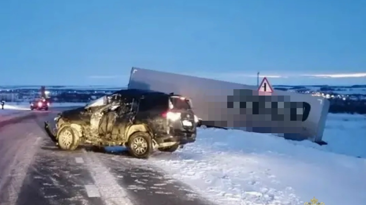 Произошло столкновение Toyota Land Cruiser и Ка...