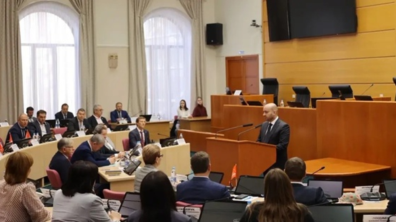 В Самаре заседание губдумы с повесткой о реформах отложили на 9 октября О дате сегодняшнего заседания депутаты были про...