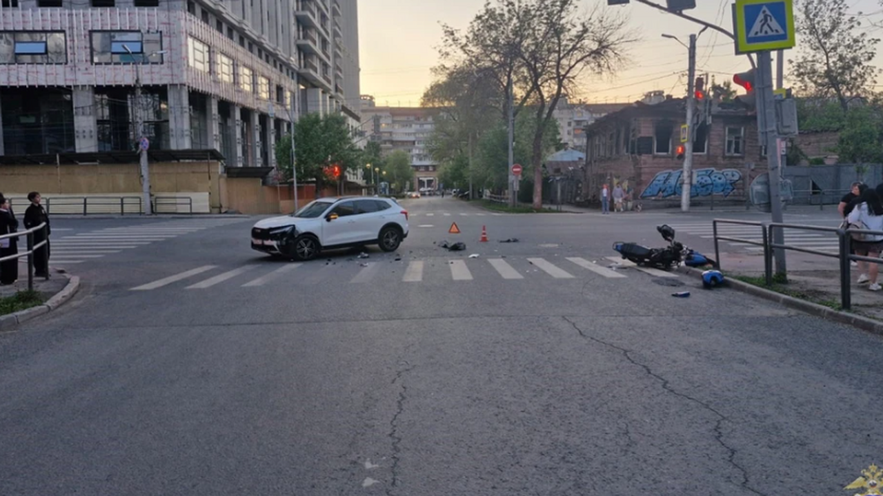 Разлетелось по дороге. В Самарской области неопытный водитель разворотил мопед с человеком В Самаре 18-летняя девушка на автомобиле Haval ...