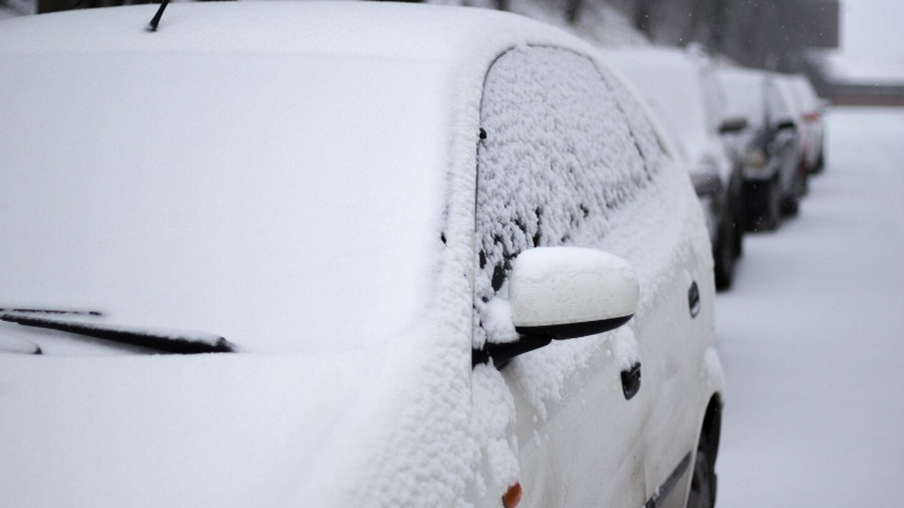 Эксперт пояснил, почему замки автомобилей замер...