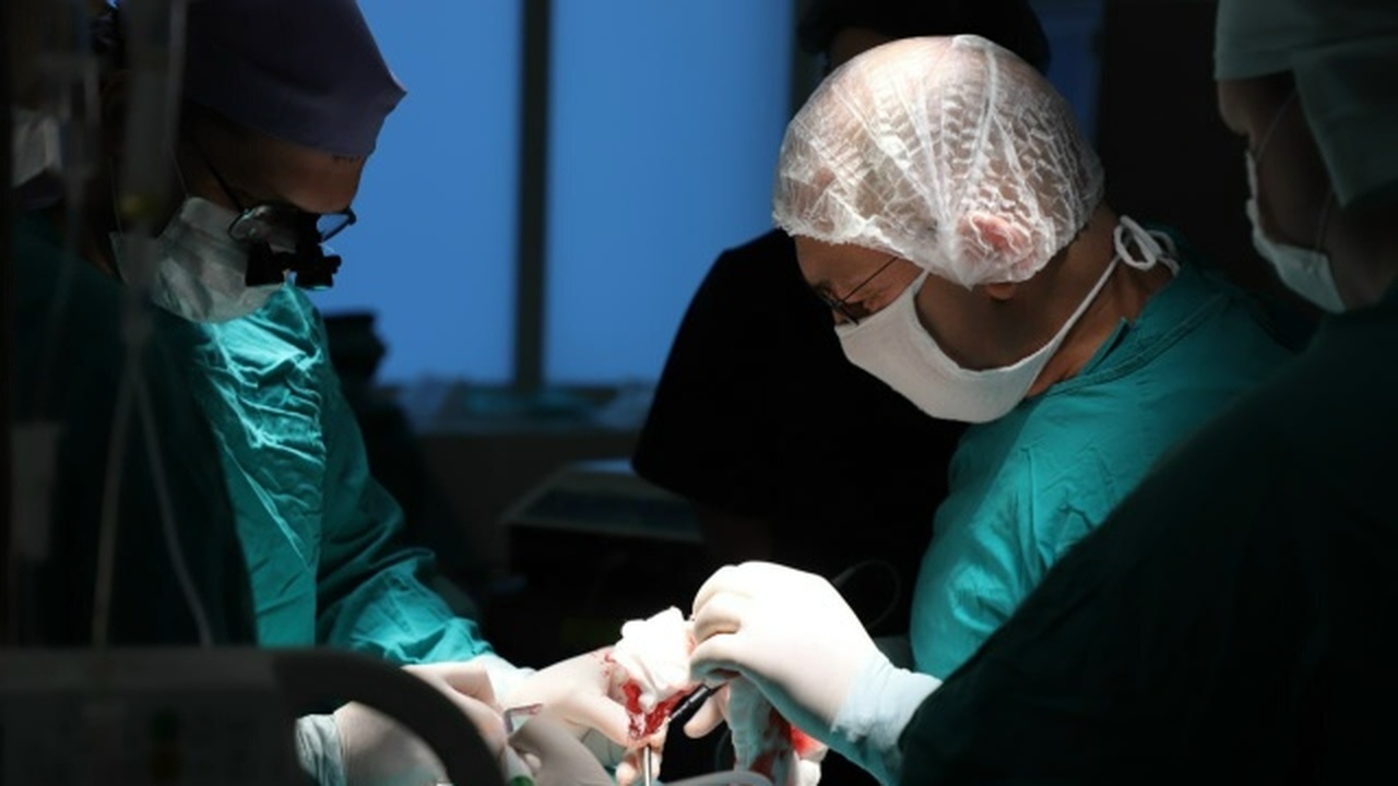 Пациентке успешно удалили пятикилограммовую опу...