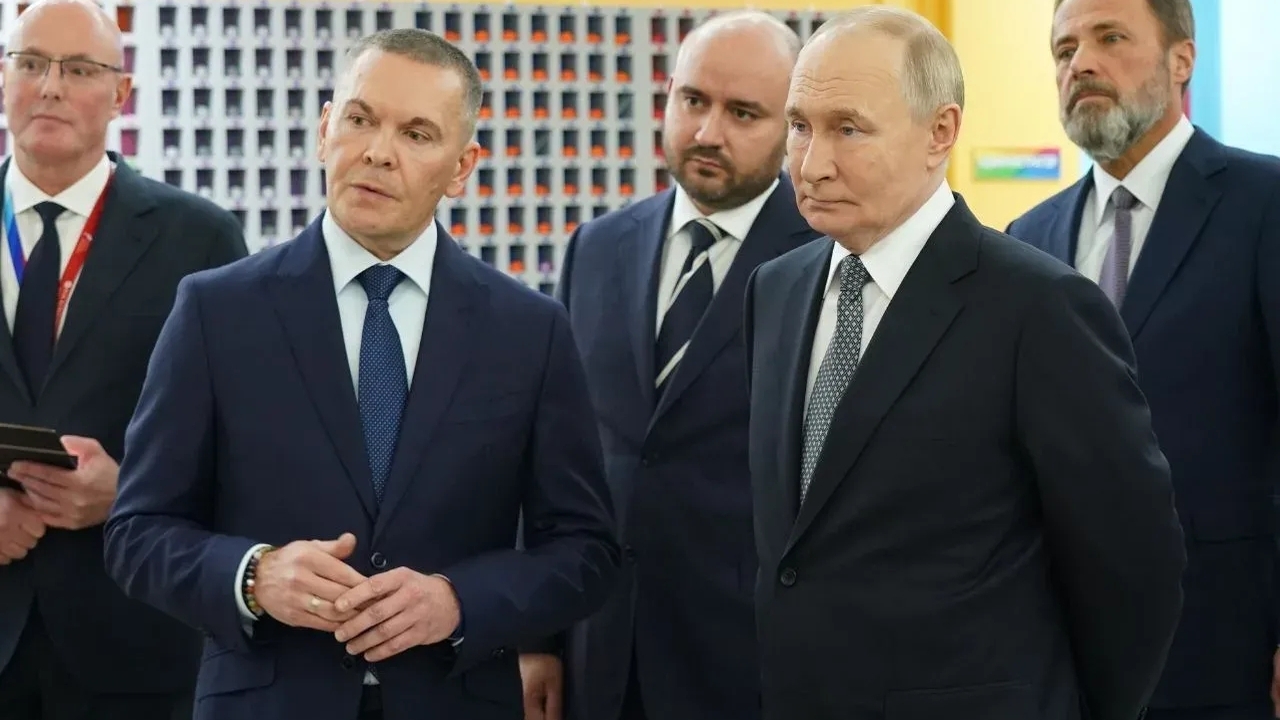 В Самаре Президент РФ оценил условия для занятий спортом в ФОК «Орбита» В Самаре Владимир Путин осмотрел ФОК «Орбита»