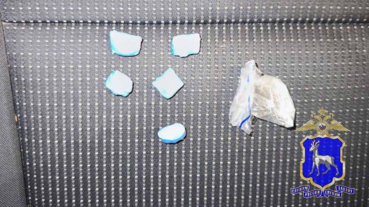 Следствие по делу закончено, наркокурьеру предъ...