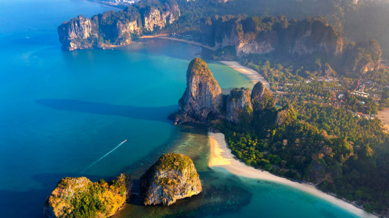 Россиянам грозит тюрьма за вейпы: на Пхукете уличные проверки Российским туристам, отдыхающим на Пхукете, сов...