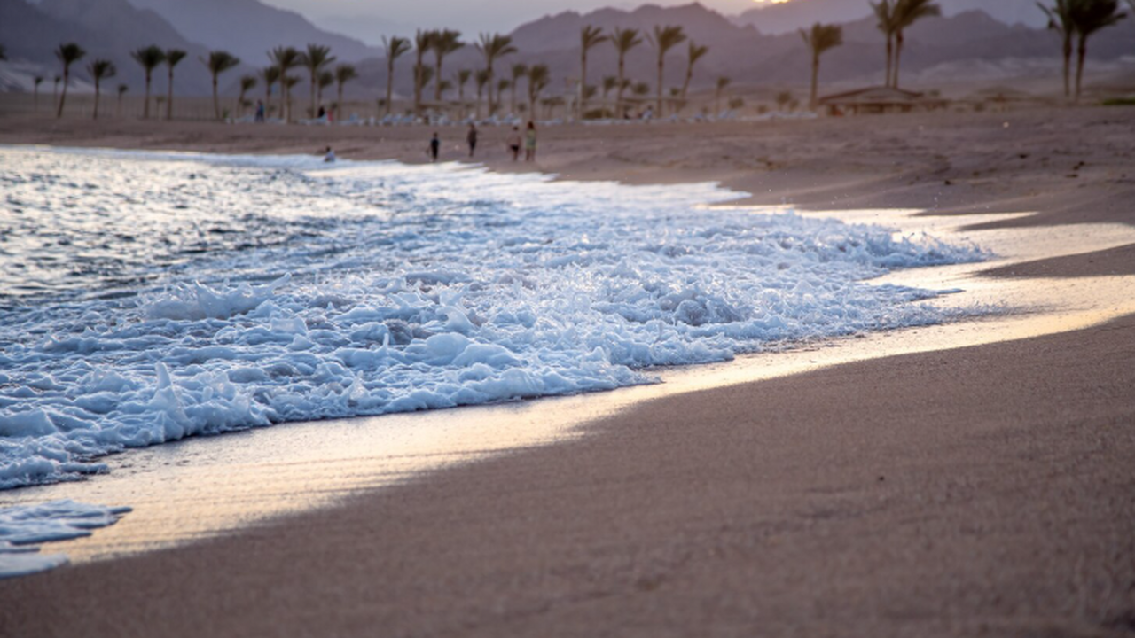 Туристы ищут альтернативу Дубаю: растущий интерес к Рас-эль-Хайме Туристы выбирают Рас-эль-Хайму вместо Дубая из-...