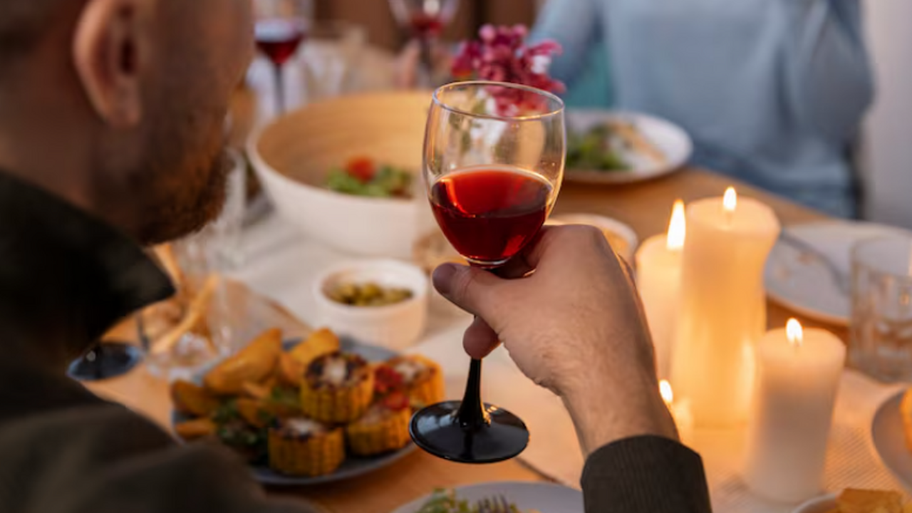 В РАН назвали безопасную норму вина — до полбутылки в день для мужчин Эксперт о примерной суточной норме вина, котору...