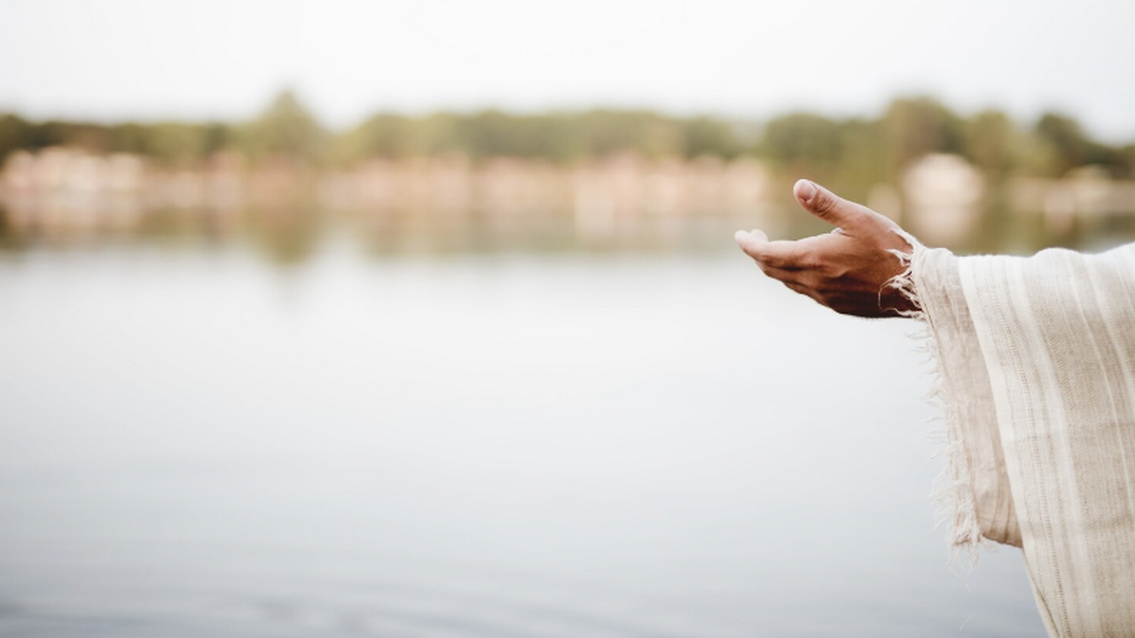 В Норвегии нашли позолоченную фигурку Христа, намекающую на утраченный храм На поле под Ондалснесом, где была поднята бронз...