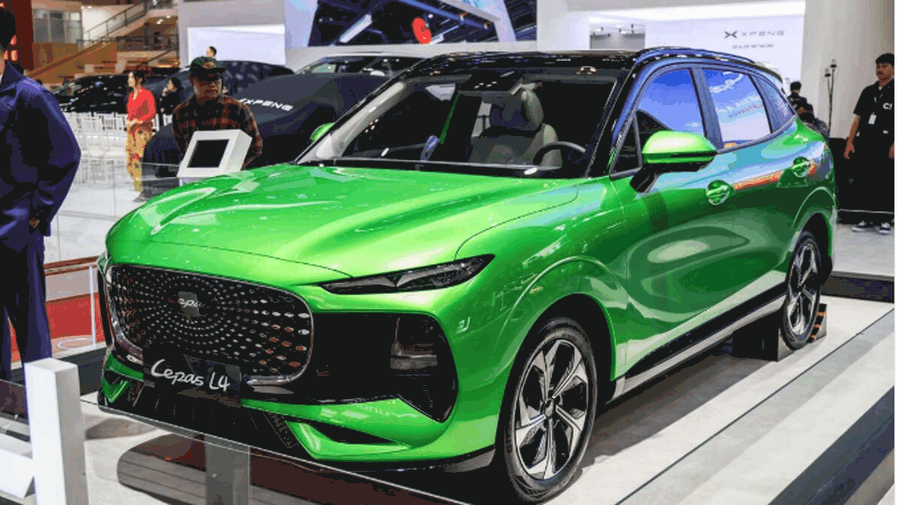 Модель выйдет на российский рынок с двигателем ...