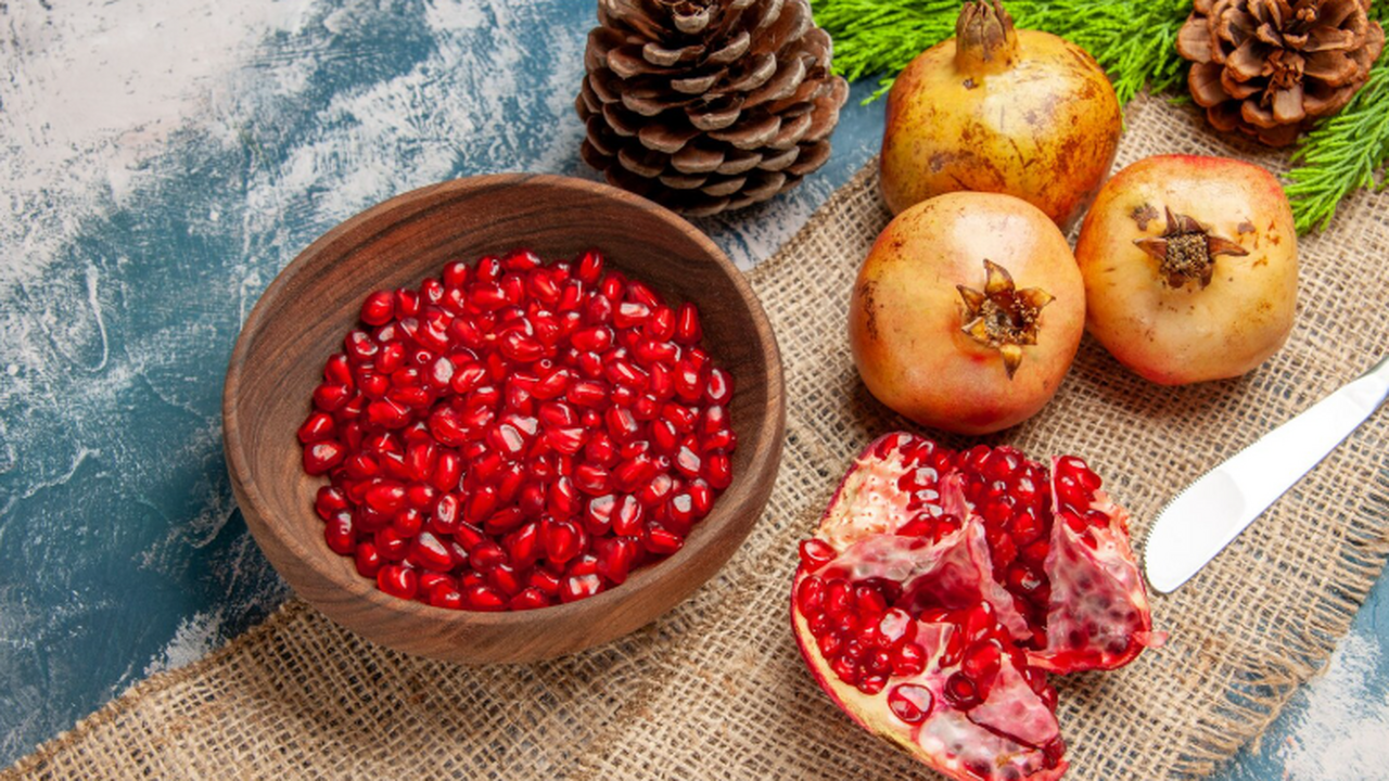 Гранат и орехи связали с выработкой метаболита, омолаживающего иммунитет Ученые сообщили, что употребление граната, грец...