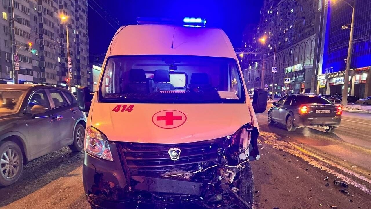 В результате аварии пострадали два пассажира ск...