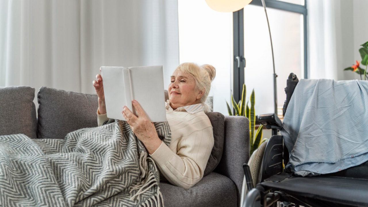 Исследование: длительное сидение грозит диабетом и инфарктом у пожилых Для людей старше 60 лет опасным становится не т...