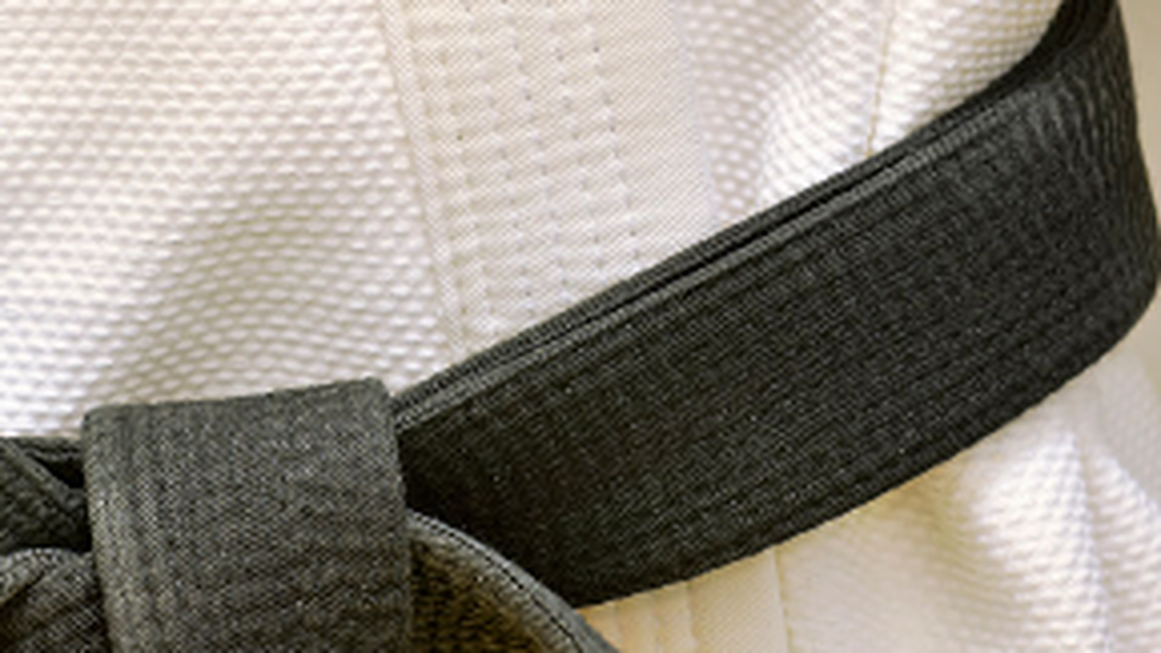 Проверку инцидента на детской площадке проводят...