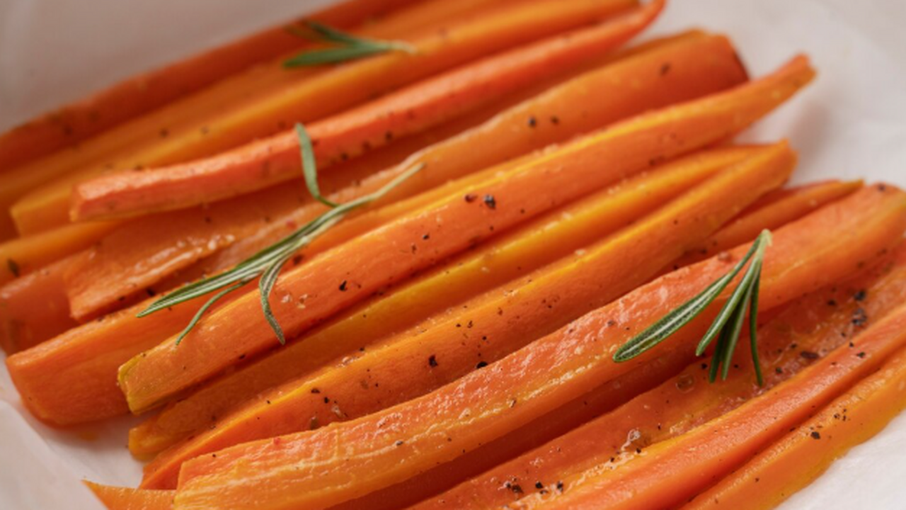 Варёная морковь делает салаты водянистыми и «ни...