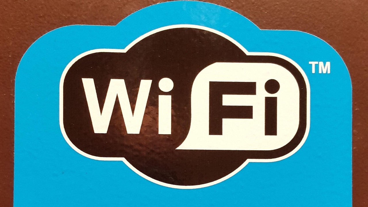 Эксперт Кашницкая: открытые Wi-Fi могут поставить под угрозу банковские данные Эксперт предупреждает о рисках использования бе...