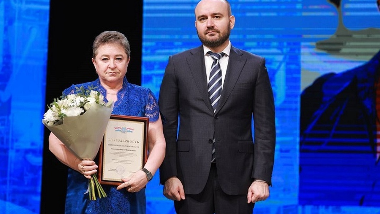 Губернатор Вячеслав Федорищев и статс-секретарь — замминистра Минпромторга России Роман Чекушов поздравили с Днем химика сотрудников отрасли В пятницу, 23 мая, в Тольятти ДК «Тольятти» име...