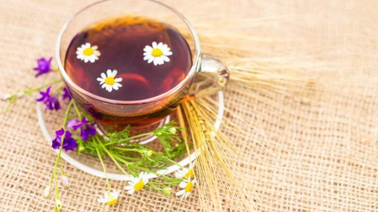 Гастроэнтеролог рассказала о рисках травяных ча...