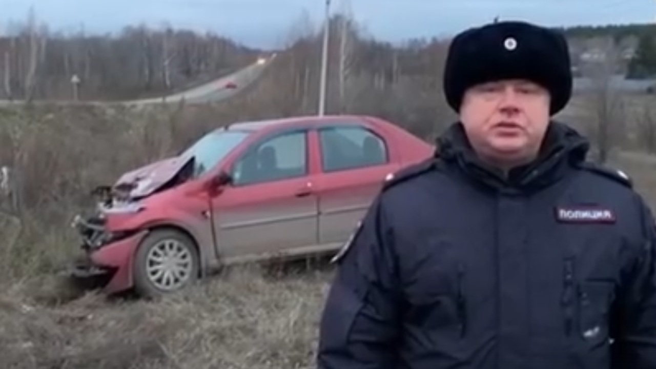 Произошло лобовое столкновение Renault Logan и ...