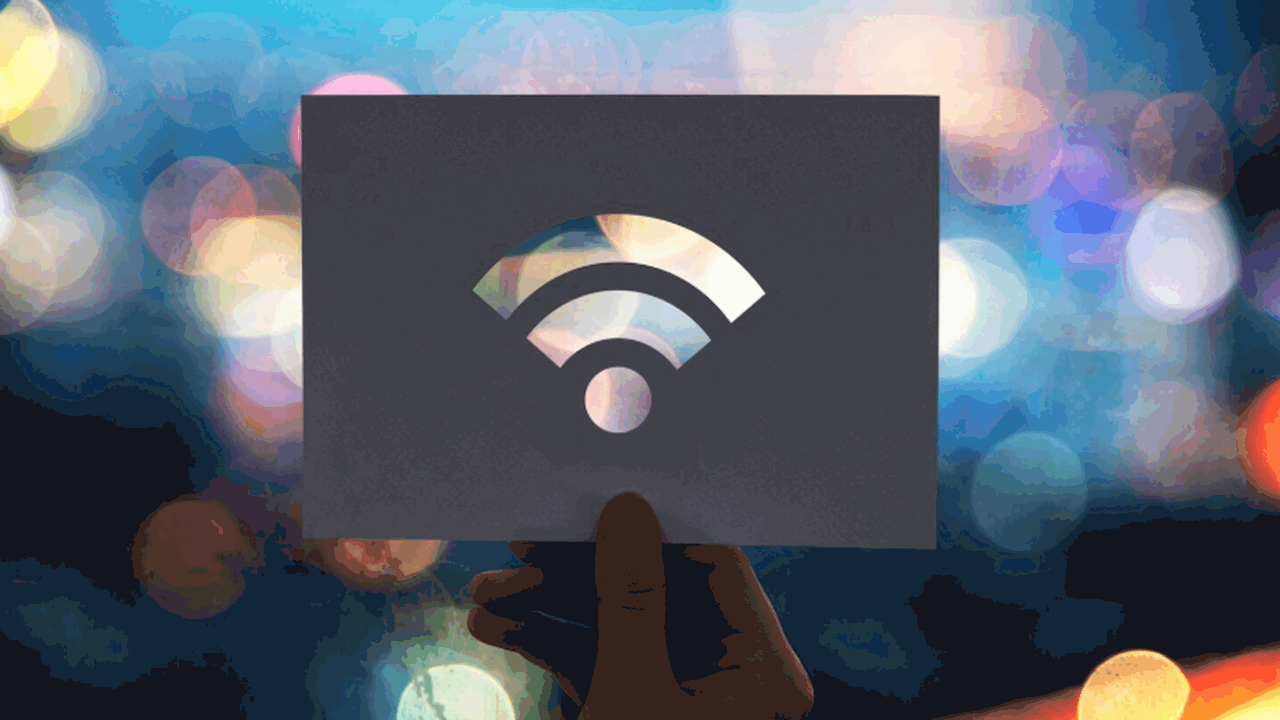 В Самаре мошенники расклеивают поддельные QR-коды для Wi-Fi В Самаре мошенники расклеивают поддельные QR-ко...