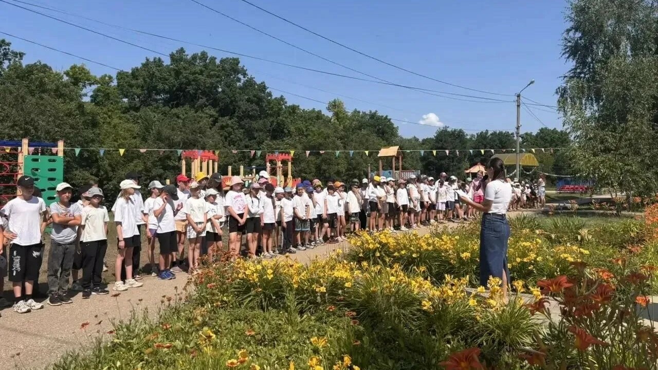 Конкурс рисунков «Пожарные — наши друзья!» прошел в Отрадном Он напоминает детям о важности соблюдения прави...
