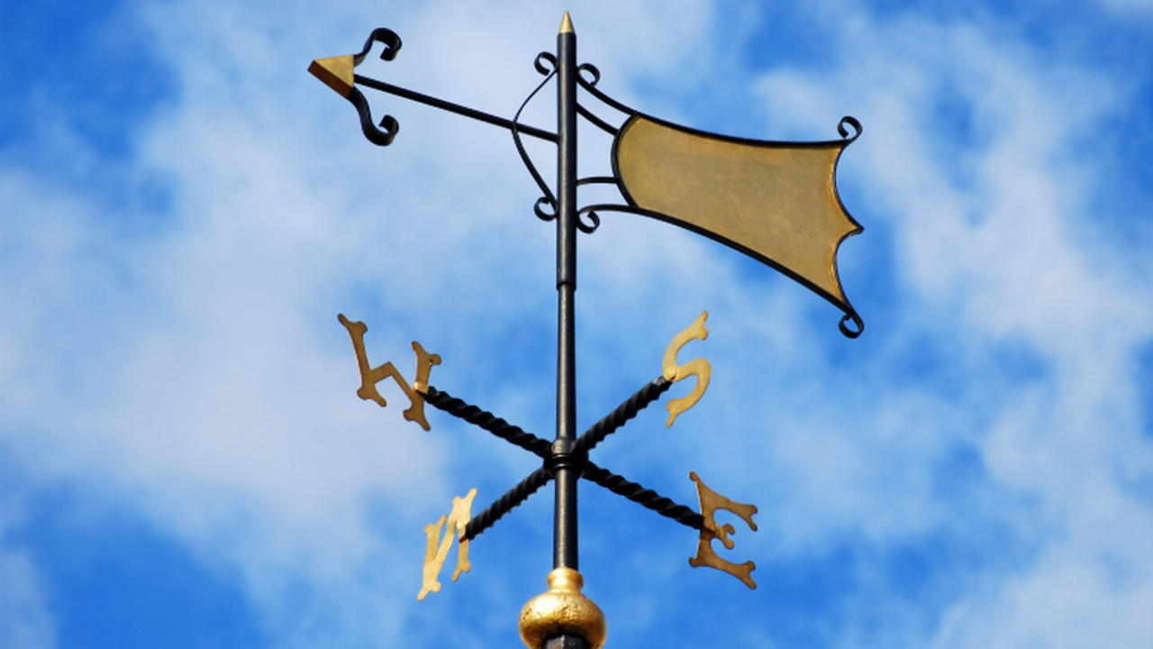 Учебник по динамической метеорологии объединяет...