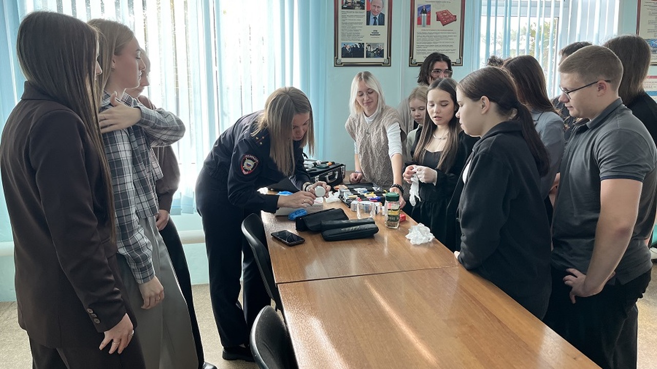 Школьники Самарской области увидели работу криминалистов и инспекторов ГАИ В регионе прошли профориентационные встречи сот...