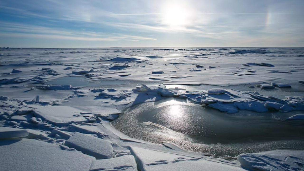 Глубоко под ледяным щитом Гренландии обнаружены...