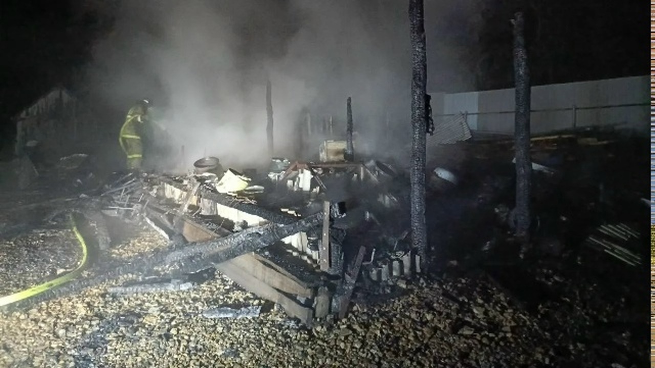 Причины возгорания в настоящее время устанавлив...