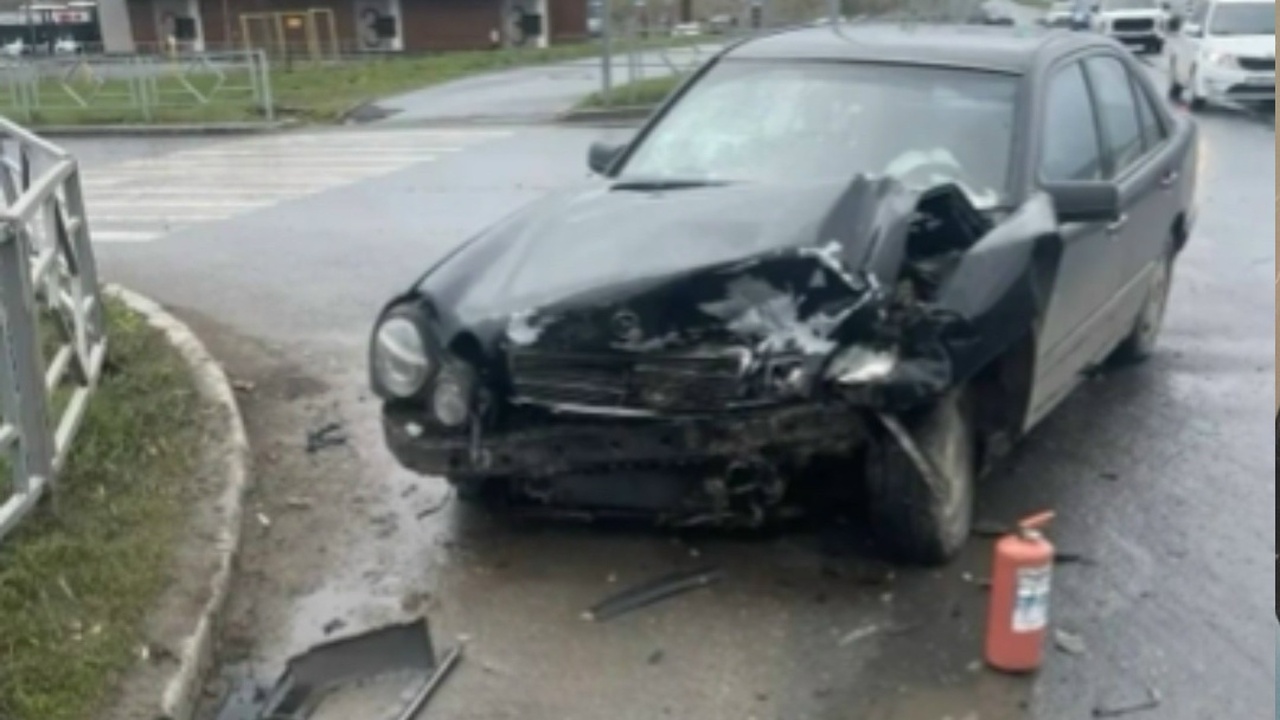 В результате столкновения водитель Hyundai полу...