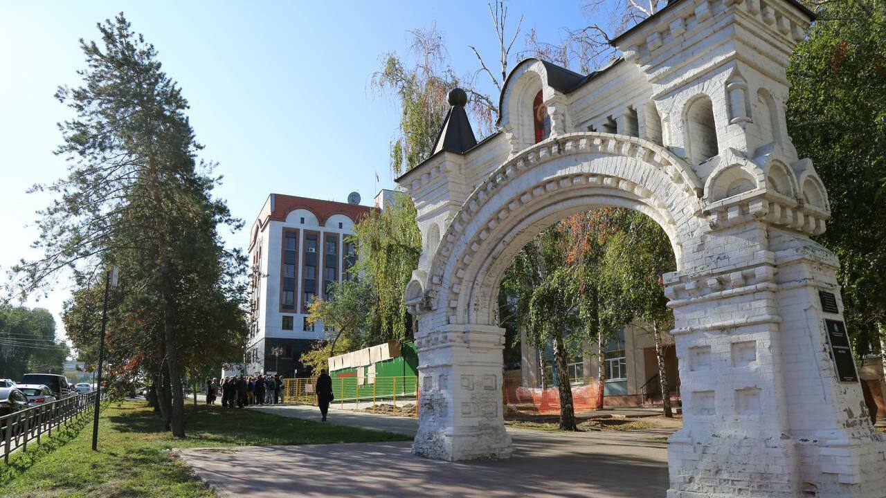 Монастырские ворота — последняя сохранившаяся ч...