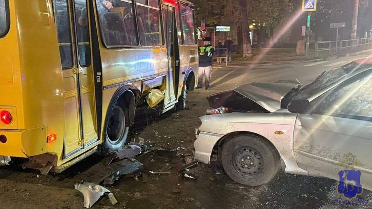 В аварии с участием легкового автомобиля постра...