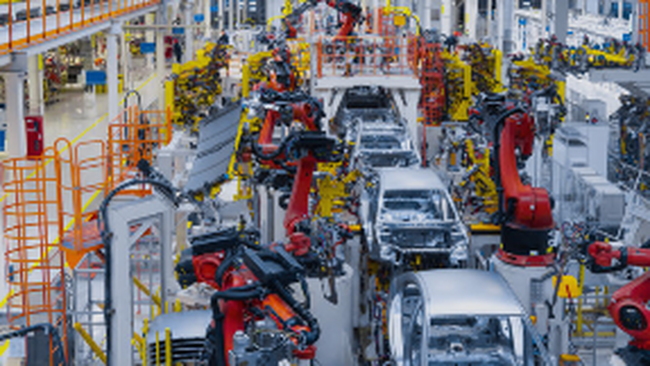 Сильнее всего снизился выпуск грузовиков — почт...