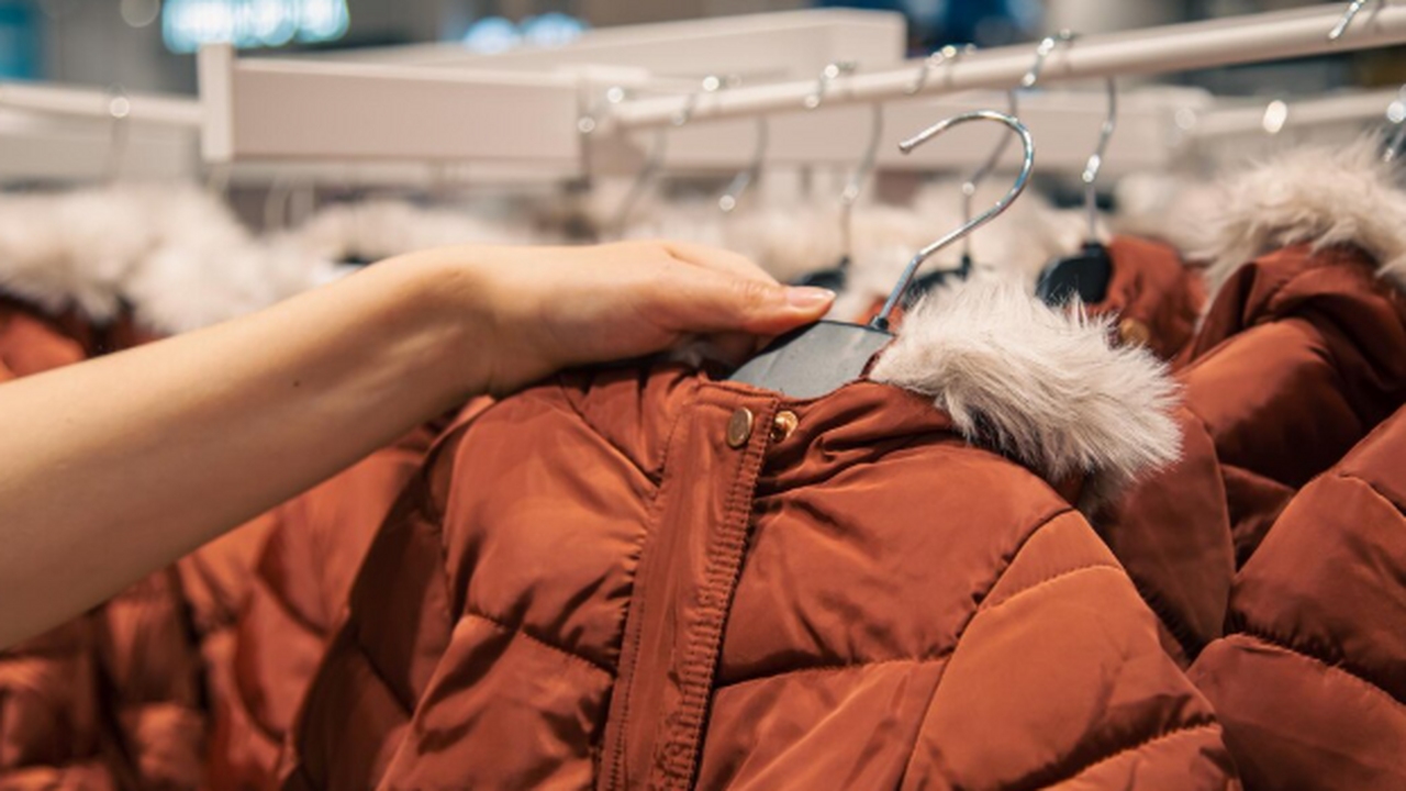 Что вешать, а что складывать: чек-лист для шкаф...