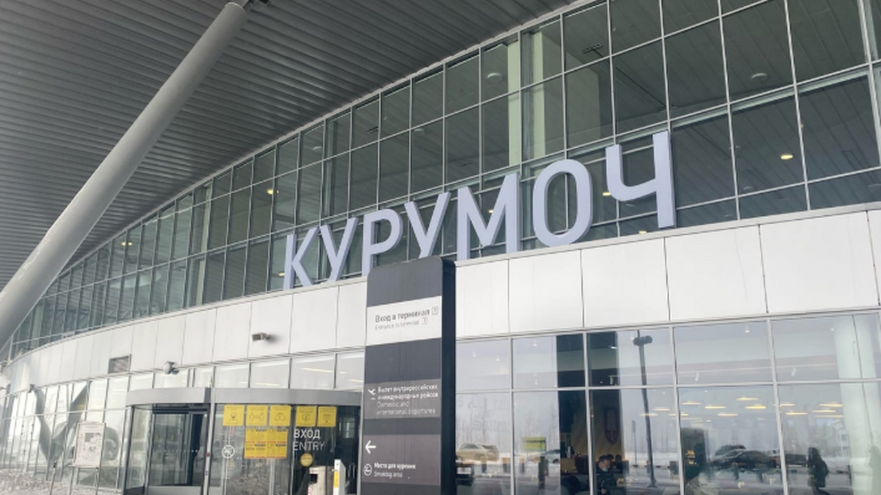 Все вернулось обратно к миру. Что произошло в самарском аэропорту за последние сутки Самарский аэропорт Курумоч вновь выпускает и пр...