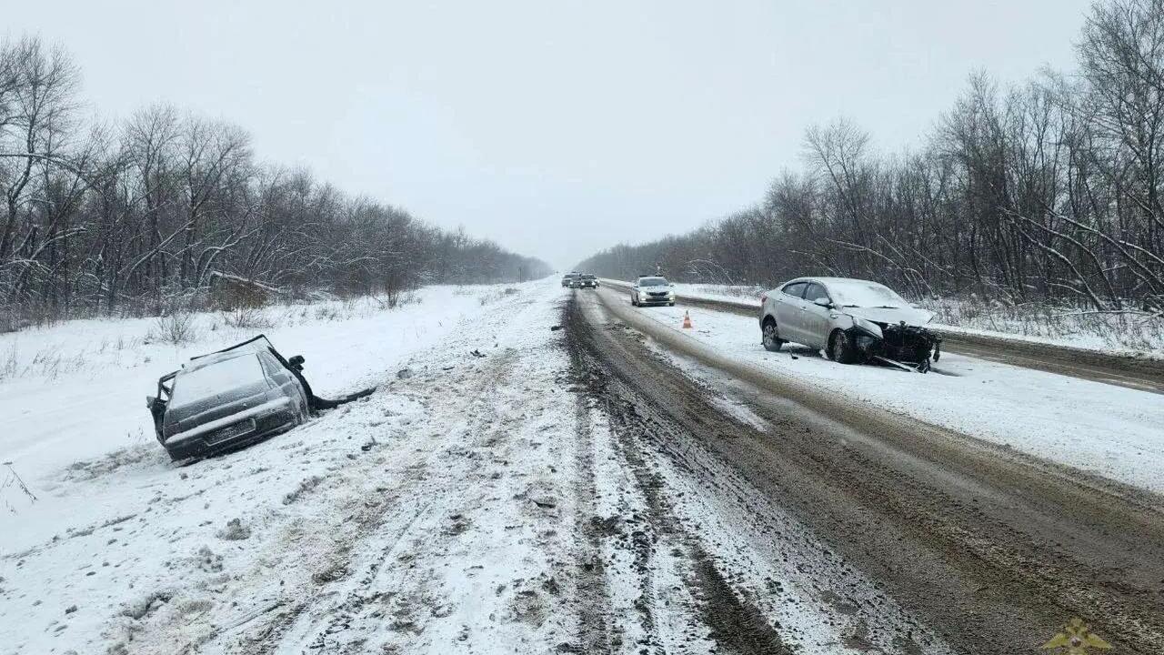 Произошло лобовое столкновение из-за выезда на ...