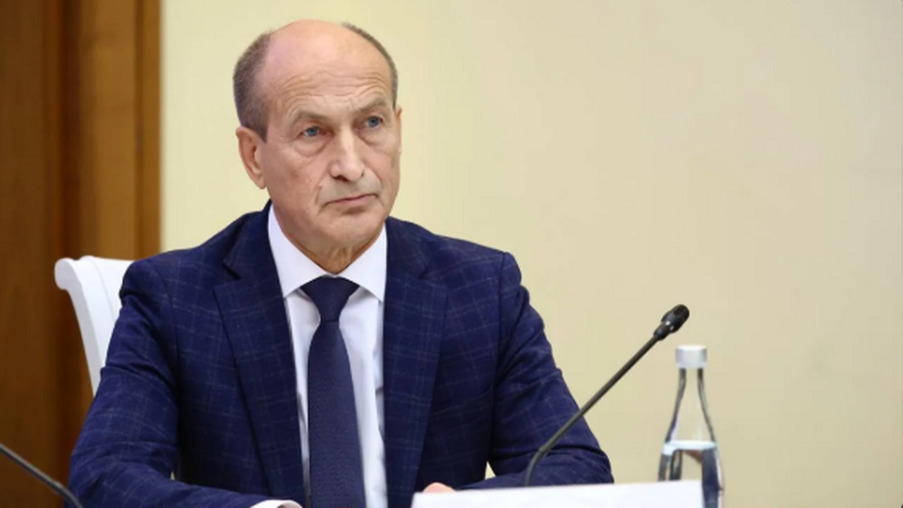 Владимир Чихирев станет помощником губернатора, его место займет Выводцев Об этом было объявлено в ходе оперативного сове...