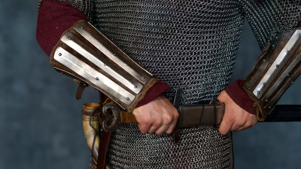 Редкий шлем и кольчуга: прорыв раскопок в Рустави В шестом зале крепости Рустави нашли железный ш...