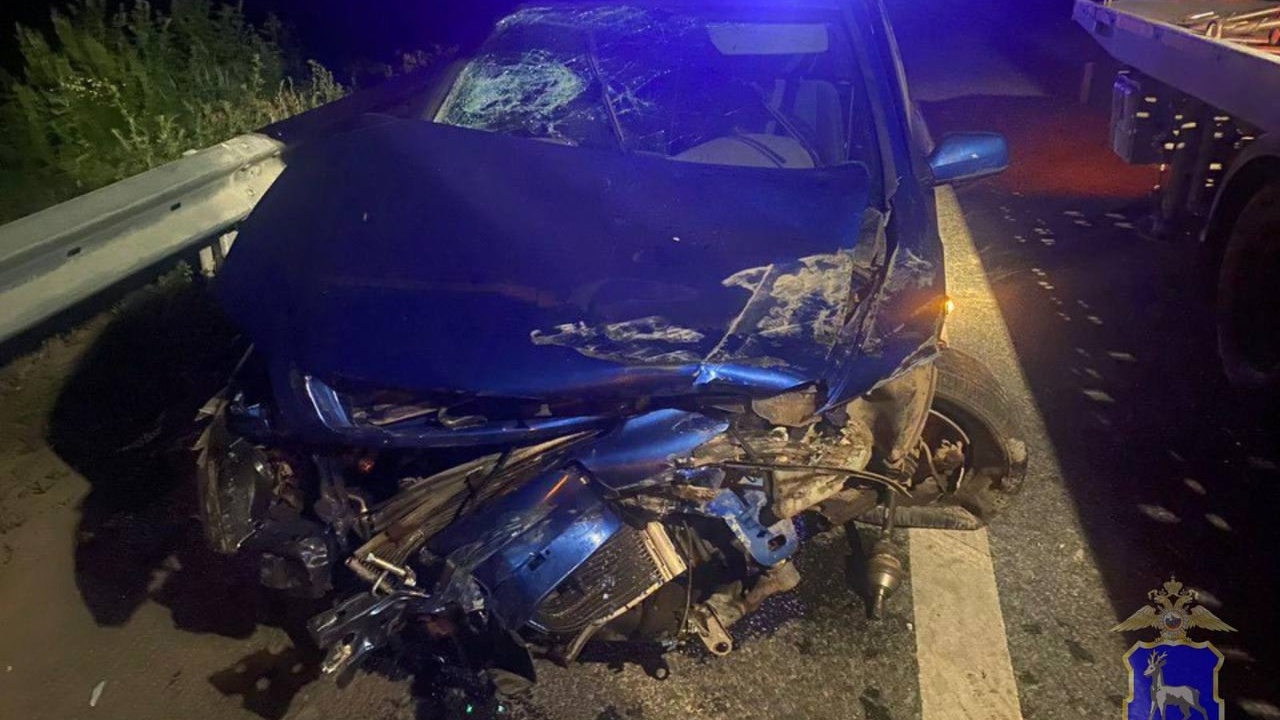13 июля под Самарой Chevrolet врезался в отбойник, водитель госпитализирован ДТП произошло поздним вечером на трассе Новокуй...
